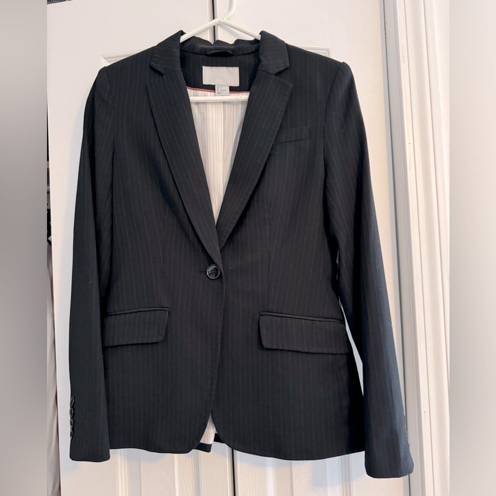 H&M pinstriped fitted blazer. Size 4.